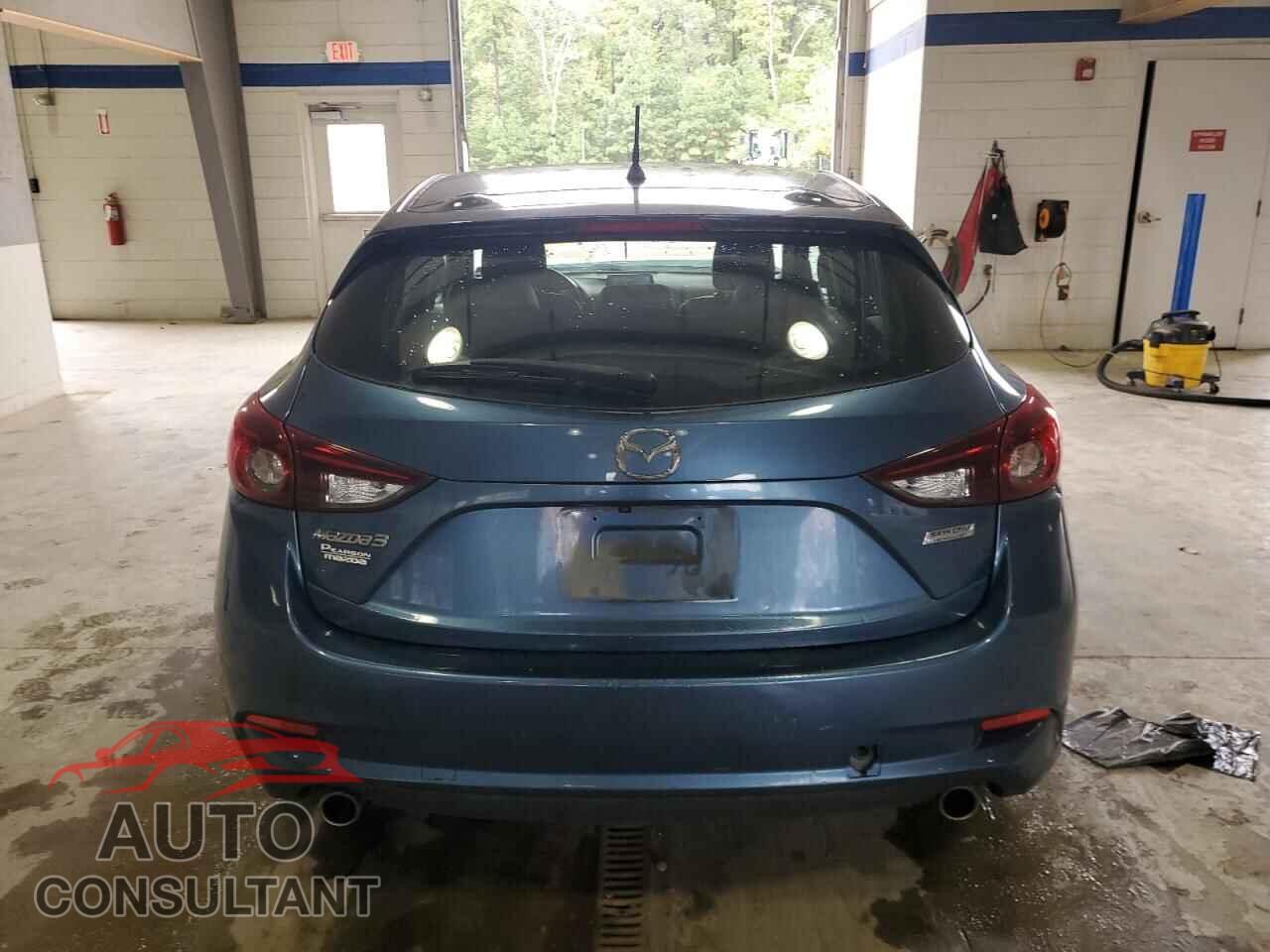 MAZDA 3 2018 - 3MZBN1L30JM267821