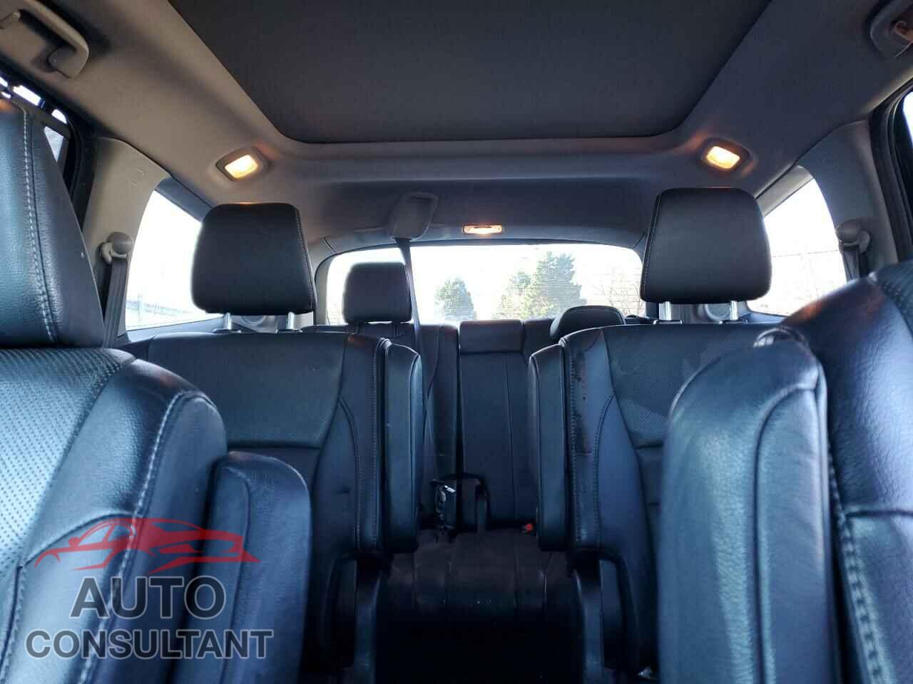 HONDA PILOT 2017 - 5FNYF6H02HB068807