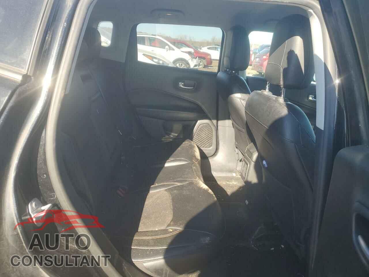 JEEP COMPASS 2018 - 3C4NJDBB8JT139354