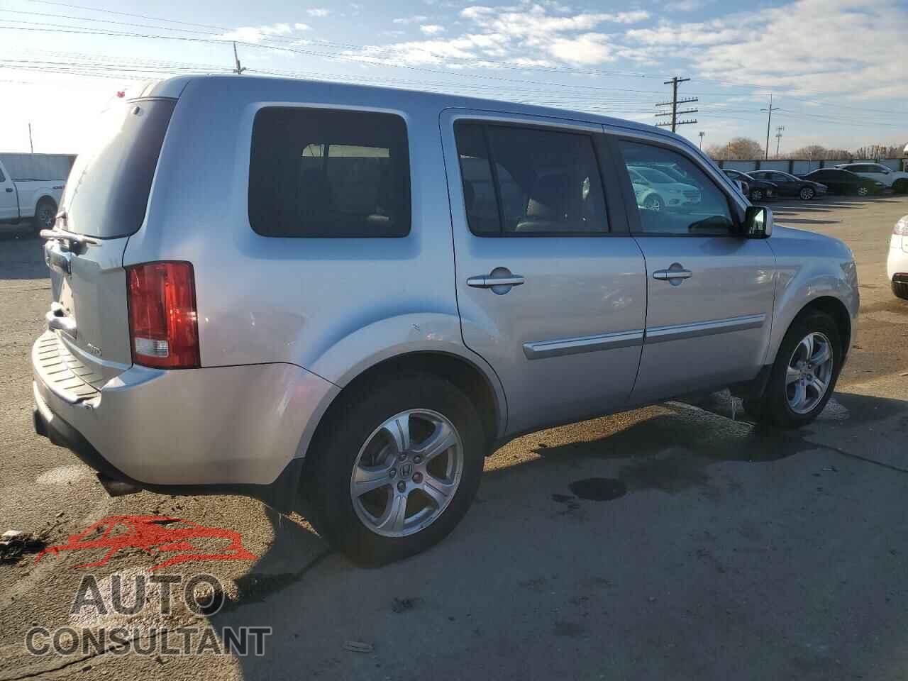 HONDA PILOT 2013 - 5FNYF4H51DB074110