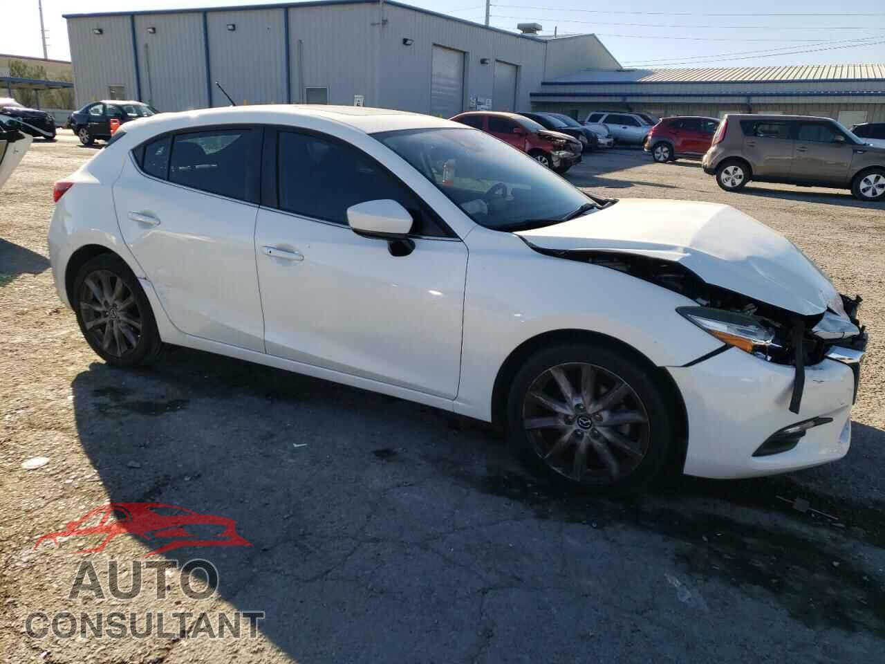 MAZDA 3 2017 - 3MZBN1L30HM136267