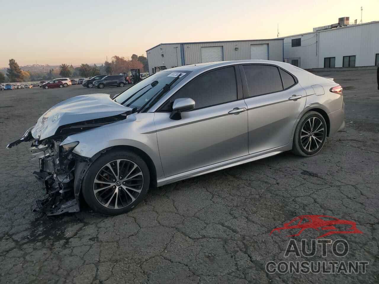 TOYOTA CAMRY 2018 - 4T1B11HK7JU643937