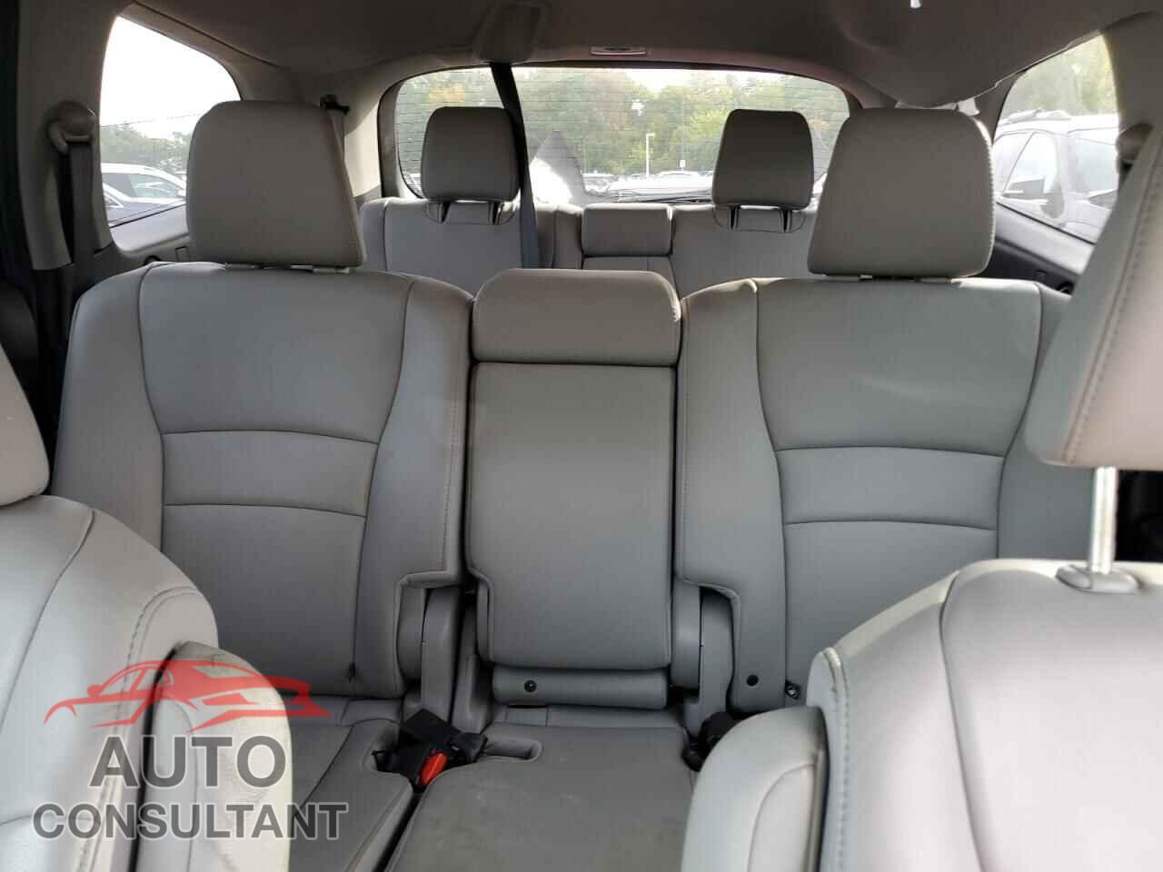 HONDA PILOT 2018 - 5FNYF6H96JB001776