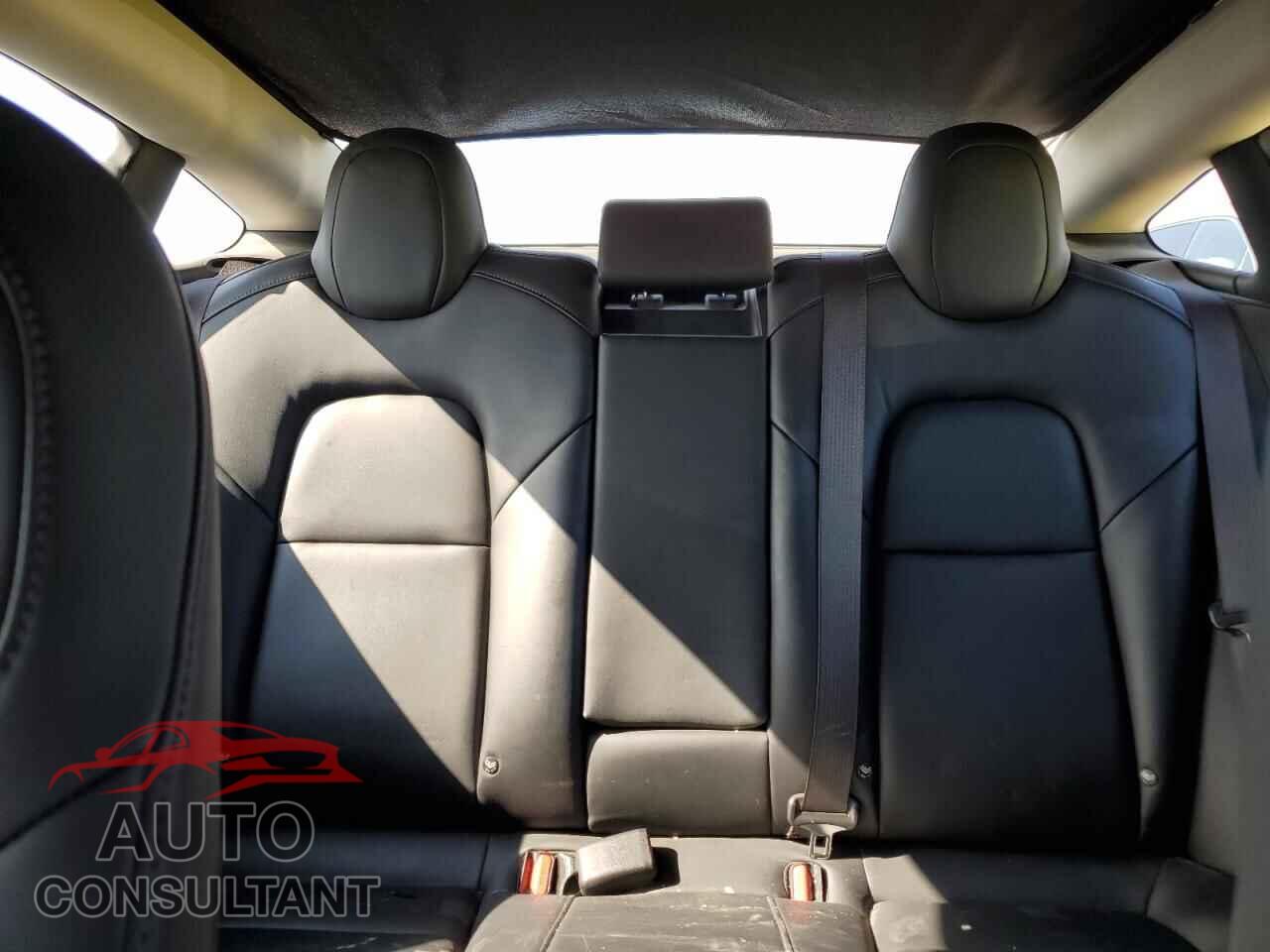 TESLA MODEL 3 2018 - 5YJ3E1EA5JF040163