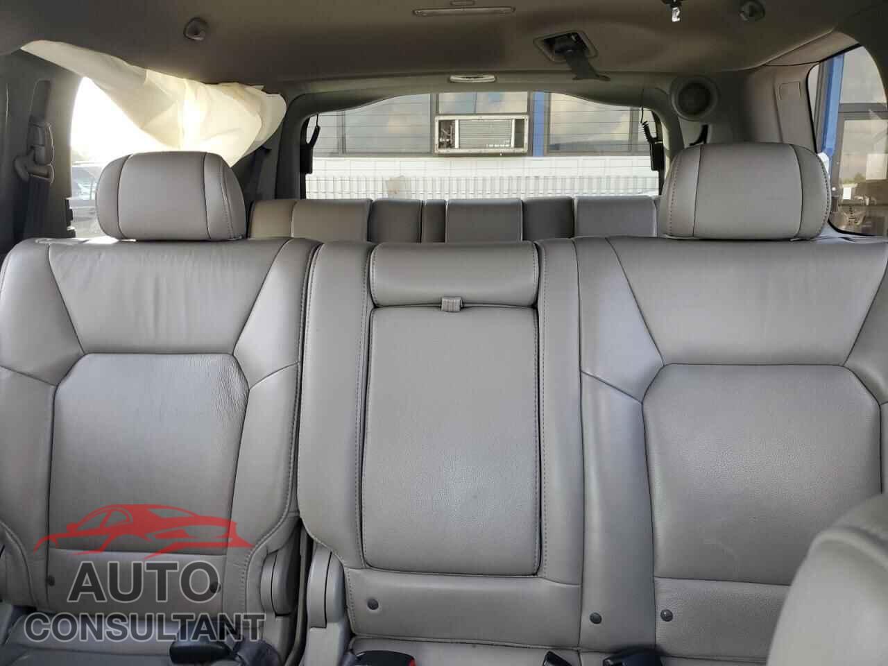 HONDA PILOT 2011 - 5FNYF4H64BB058604