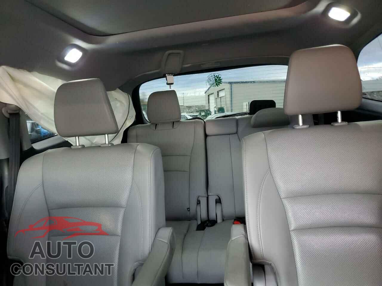 HONDA PILOT 2017 - 5FNYF6H07HB002060