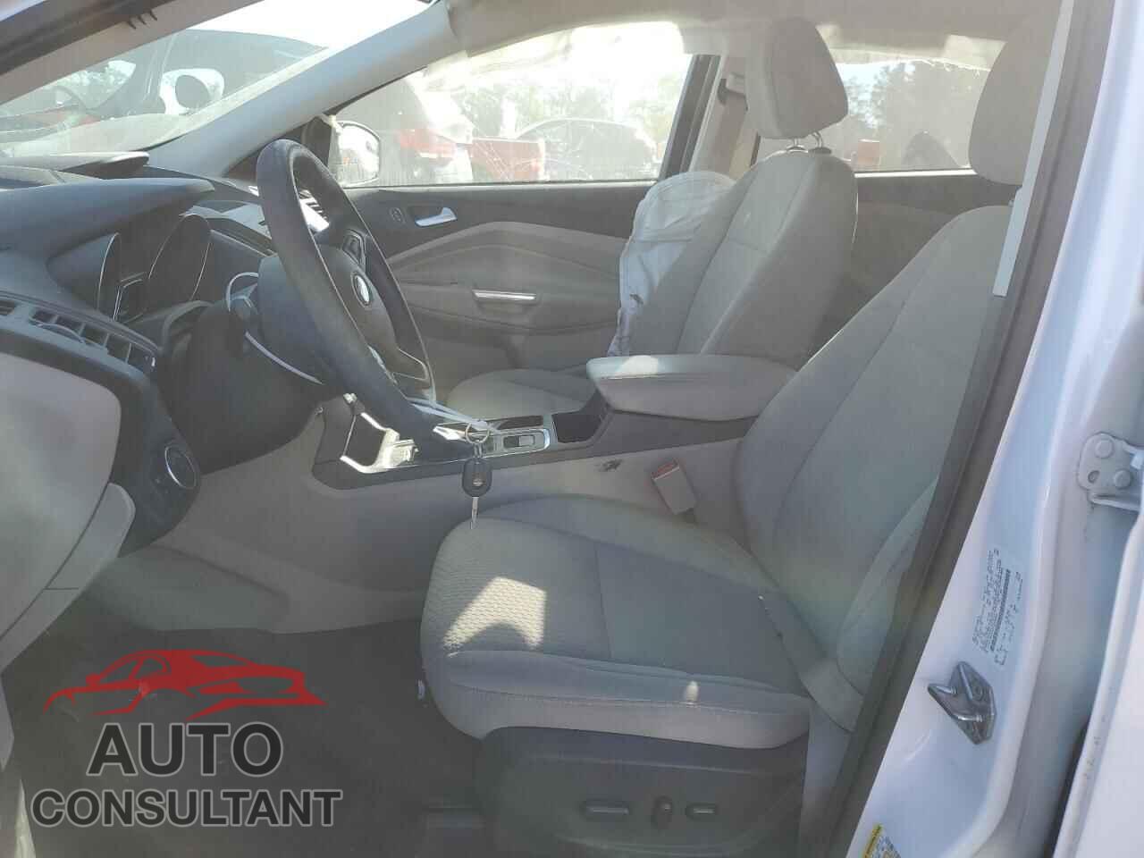 FORD ESCAPE 2017 - 1FMCU0GD0HUD09509