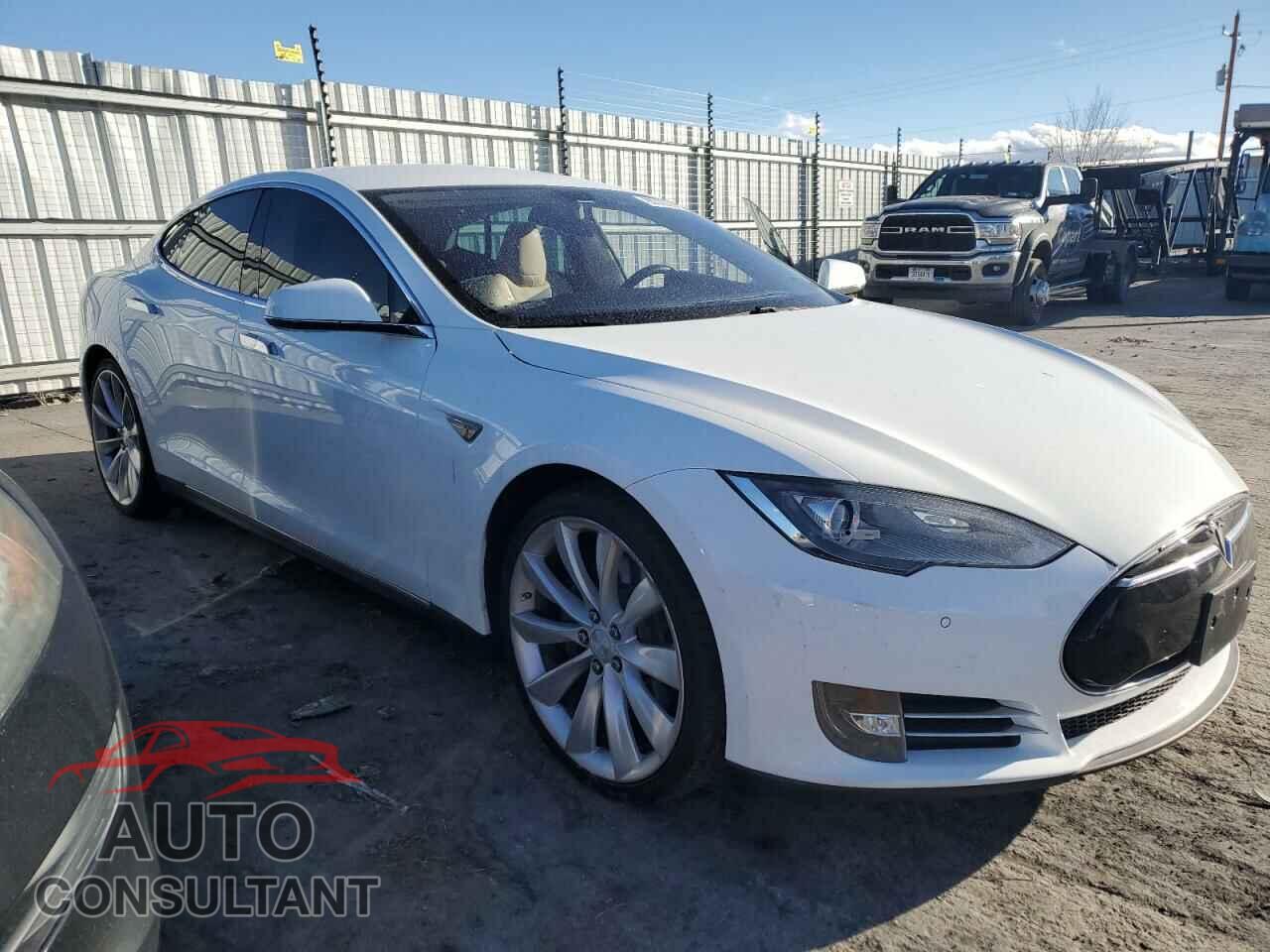 TESLA MODEL S 2013 - 5YJSA1CN9DFP27485