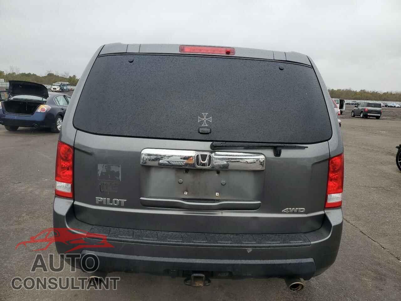 HONDA PILOT 2011 - 5FNYF4H56BB047255