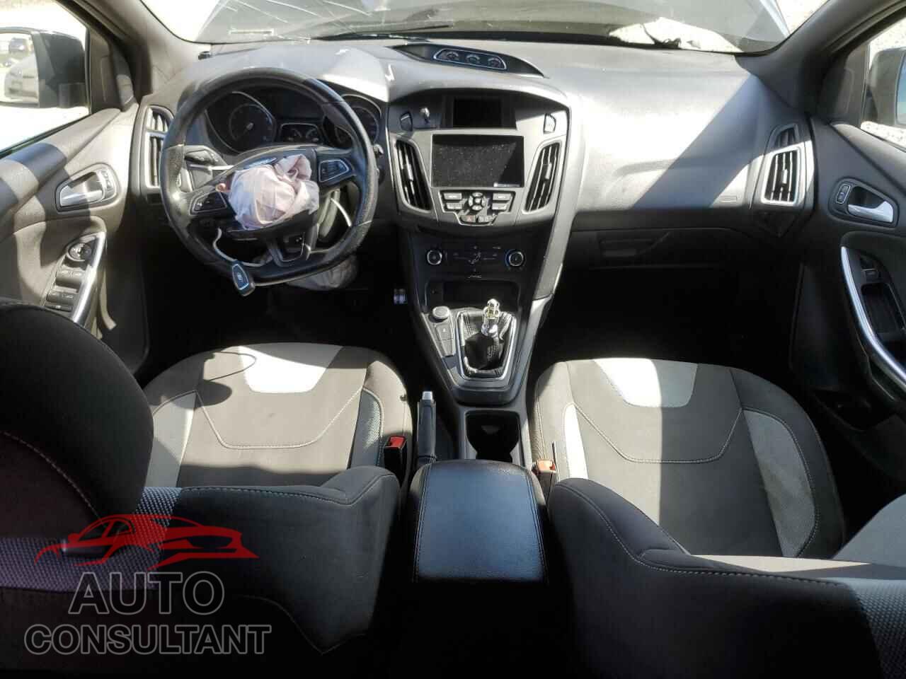 FORD FOCUS 2016 - 1FADP3L98GL347616