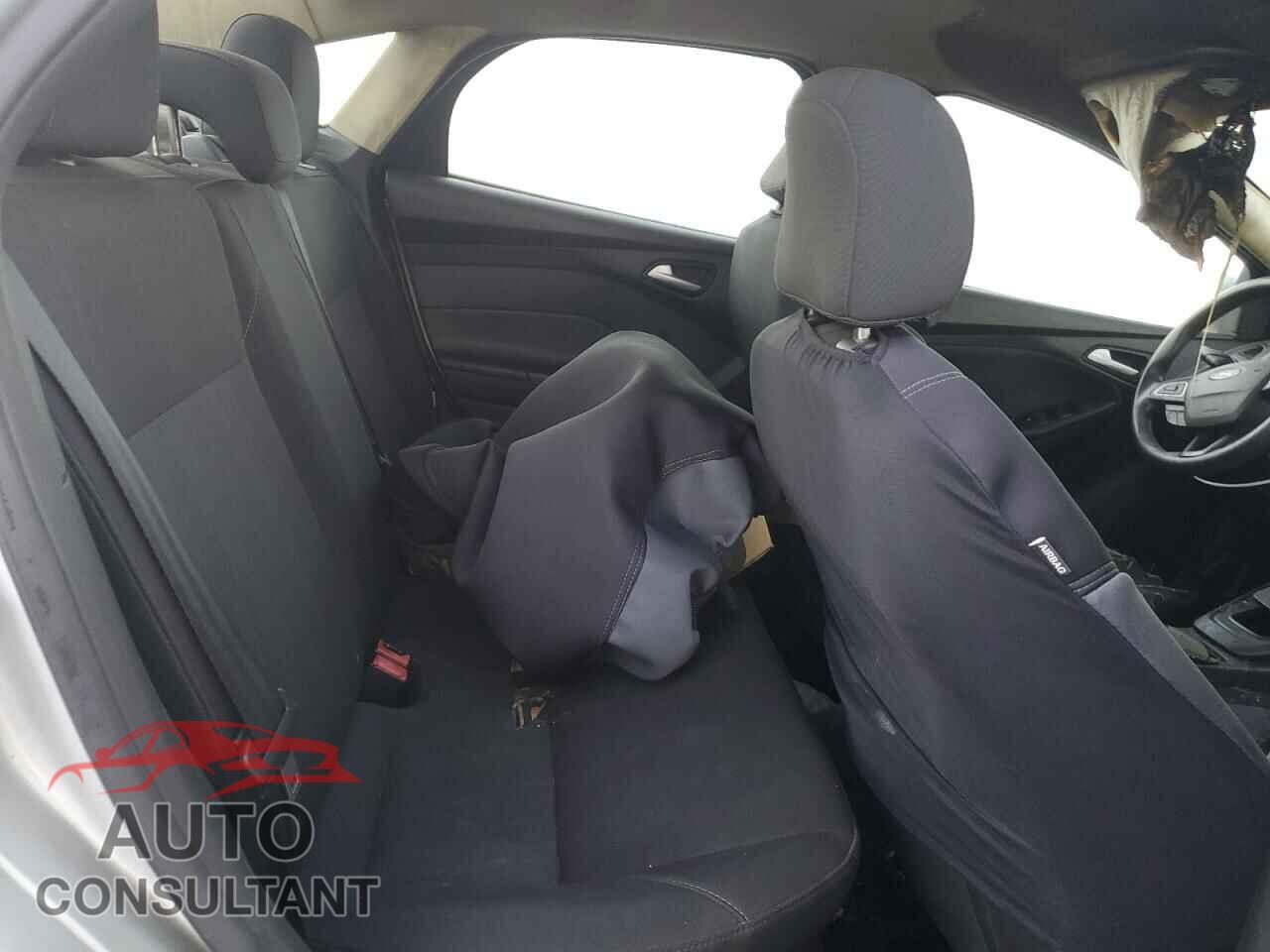 FORD FOCUS 2017 - 1FADP3F22HL259497