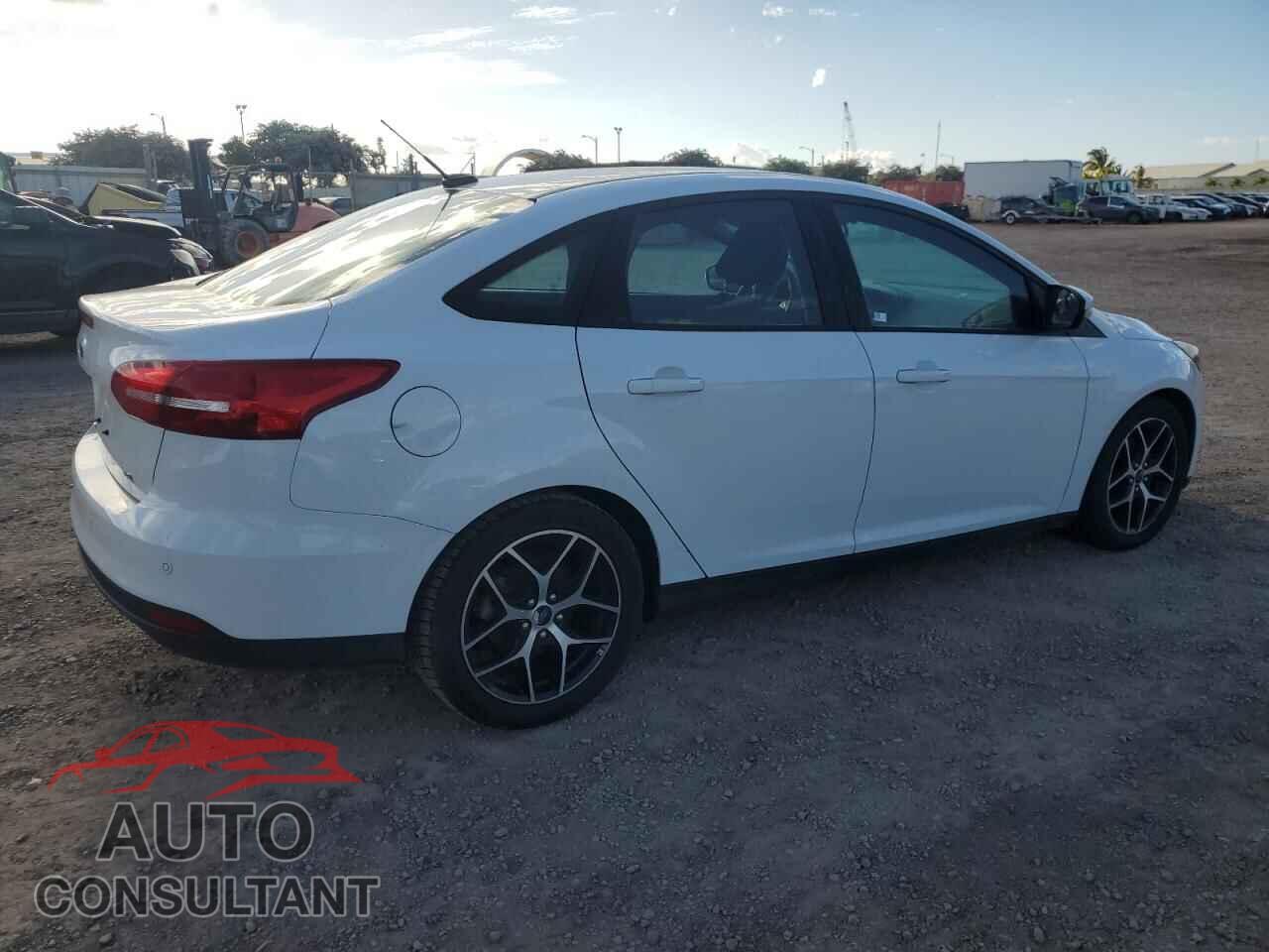 FORD FOCUS 2017 - 1FADP3H26HL272184