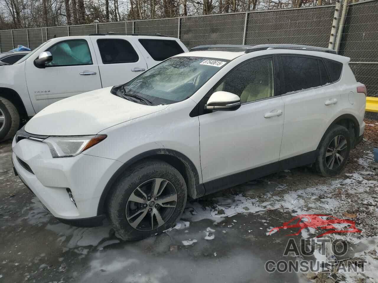 TOYOTA RAV4 2017 - JTMRFREV7HJ123170