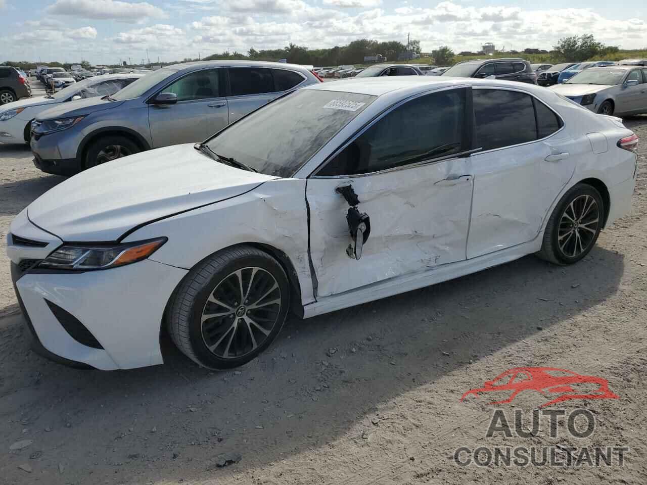 TOYOTA CAMRY 2018 - 4T1B11HK4JU566878