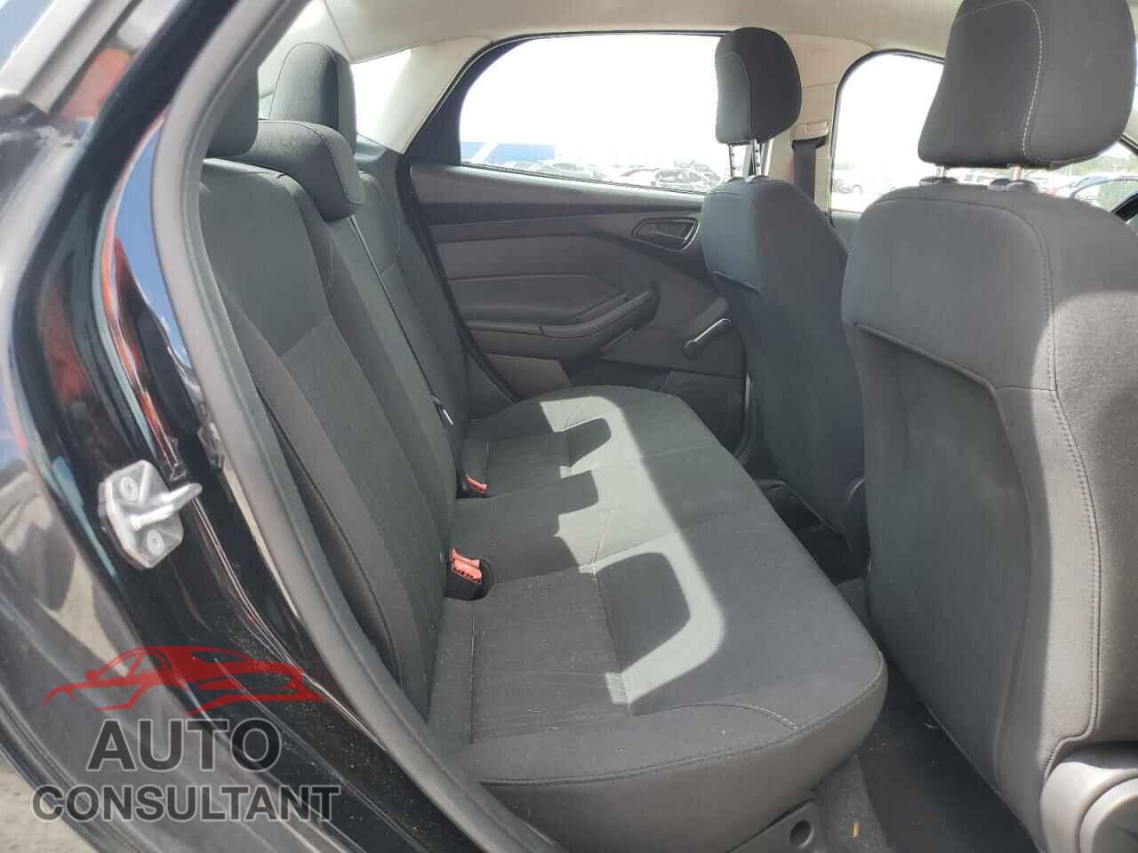 FORD FOCUS 2017 - 1FADP3E29HL231942