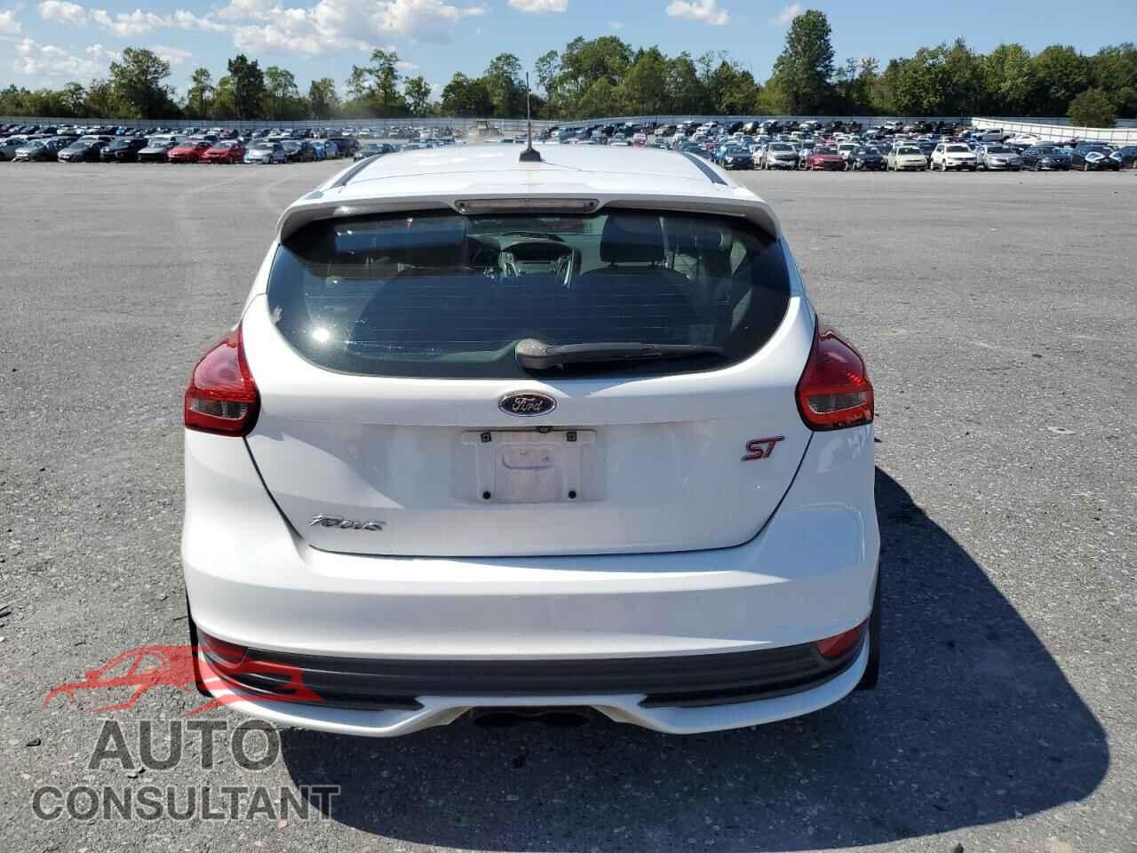 FORD FOCUS 2017 - 1FADP3L9XHL251066