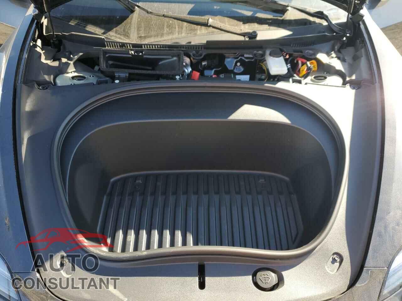 TESLA MODEL 3 2024 - 5YJ3E1EAXRF834779