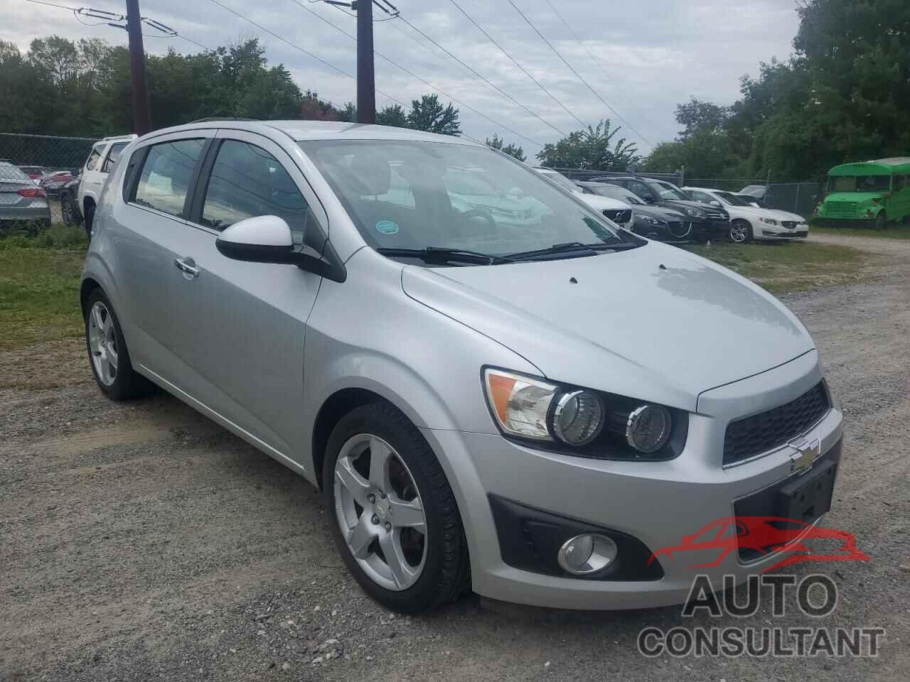 CHEVROLET SONIC 2015 - 1G1JE6SB9F4104049