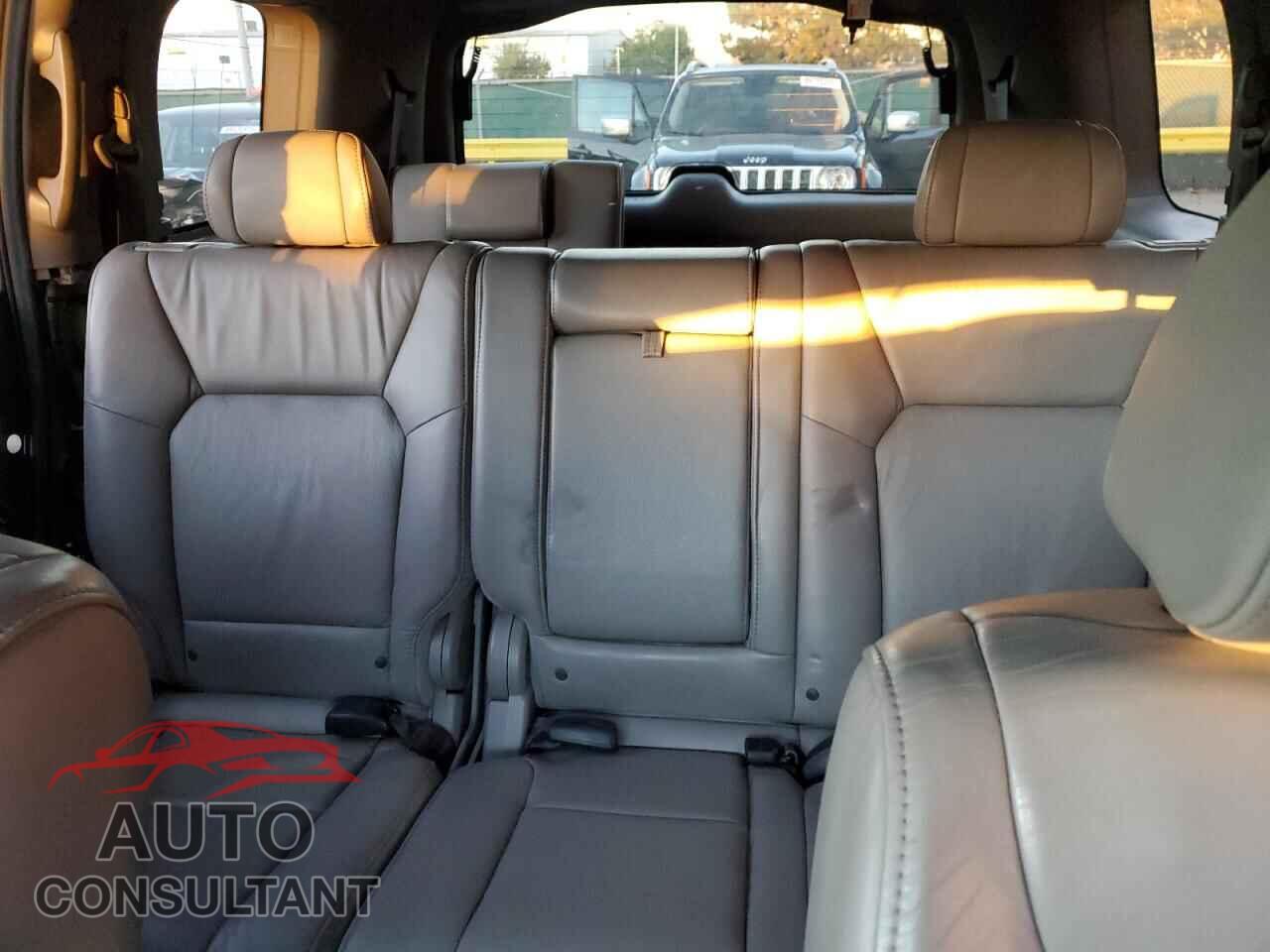 HONDA PILOT 2011 - 5FNYF4H5XBB080274