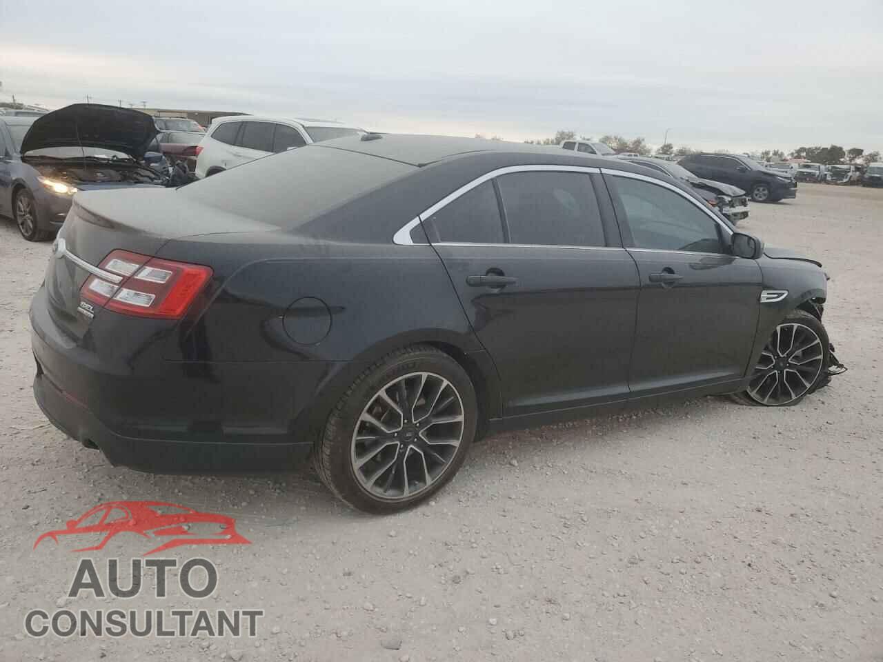 FORD TAURUS 2018 - 1FAHP2E80JG116872