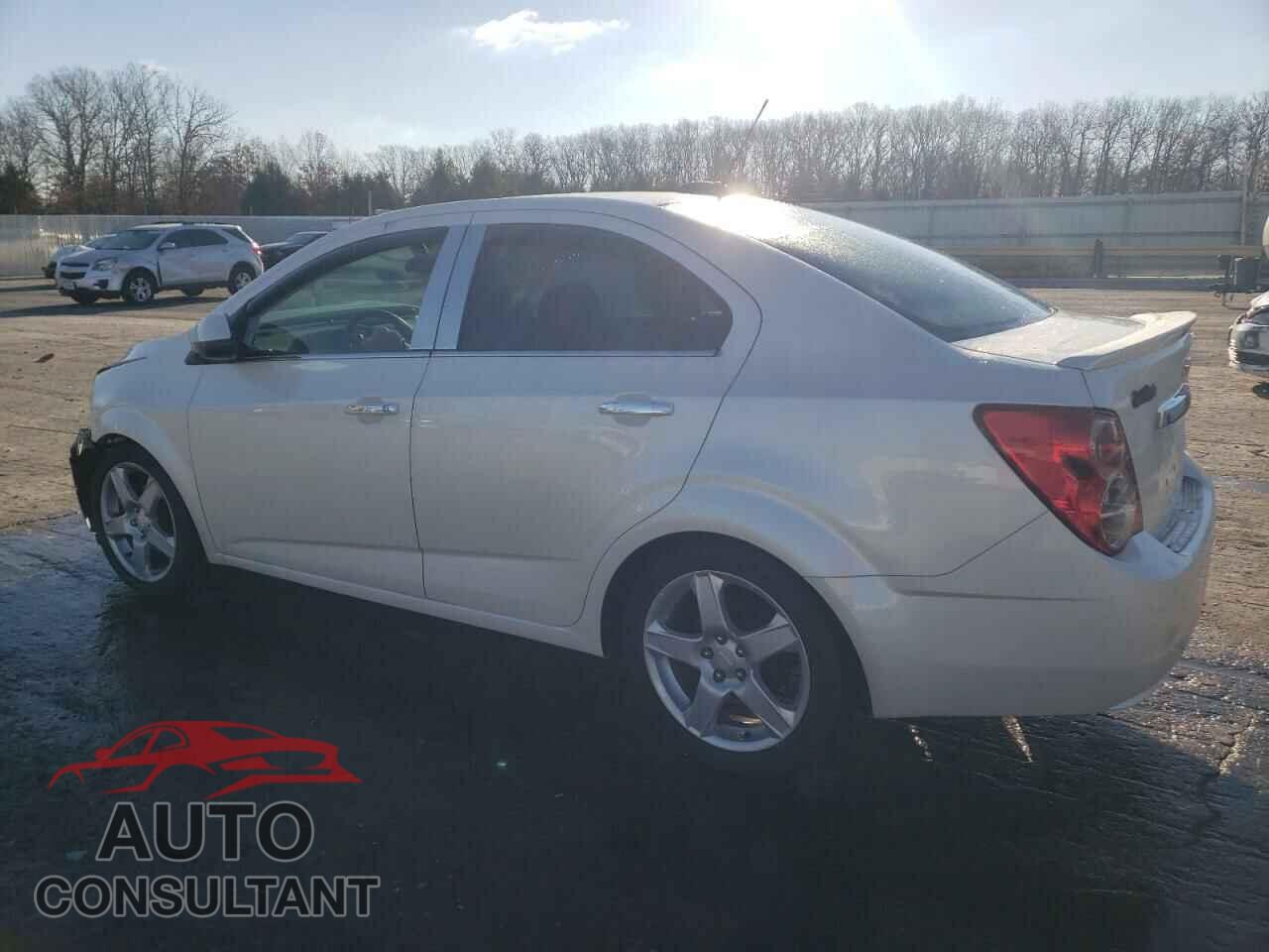 CHEVROLET SONIC 2015 - 1G1JE5SB2F4132334