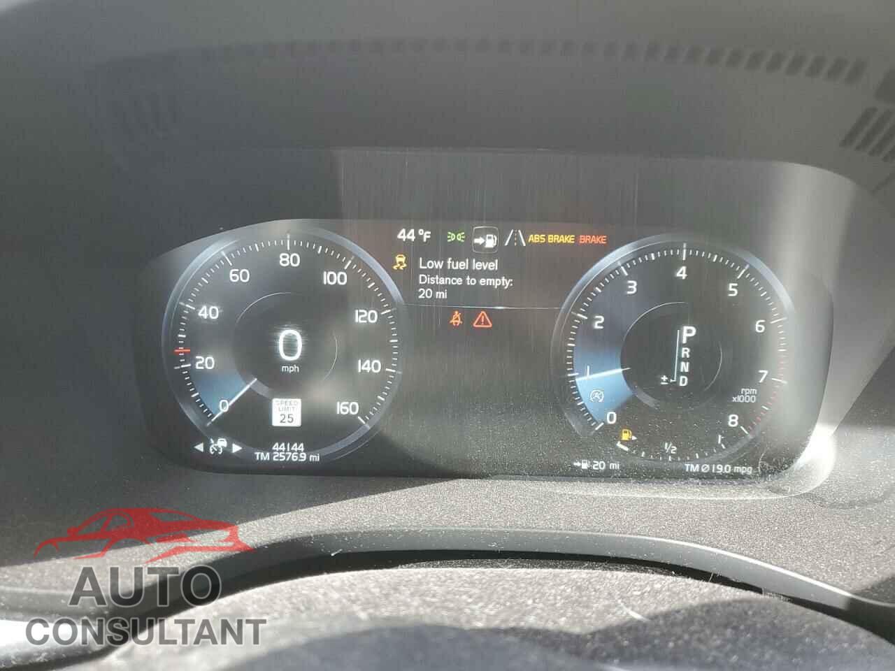 VOLVO XC60 2018 - YV4102RL1J1020196
