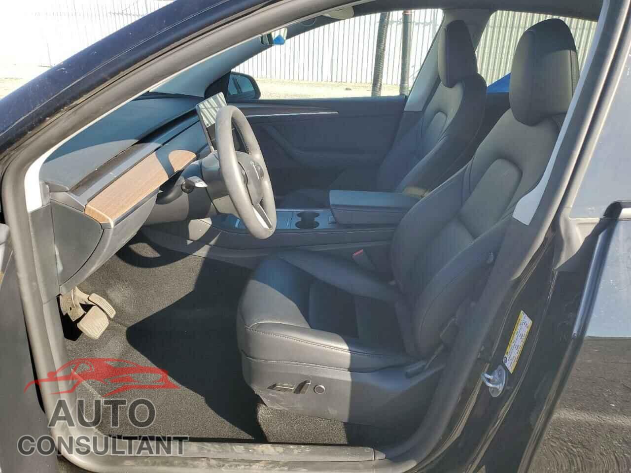 TESLA MODEL Y 2024 - 7SAYGAEE2RF075681