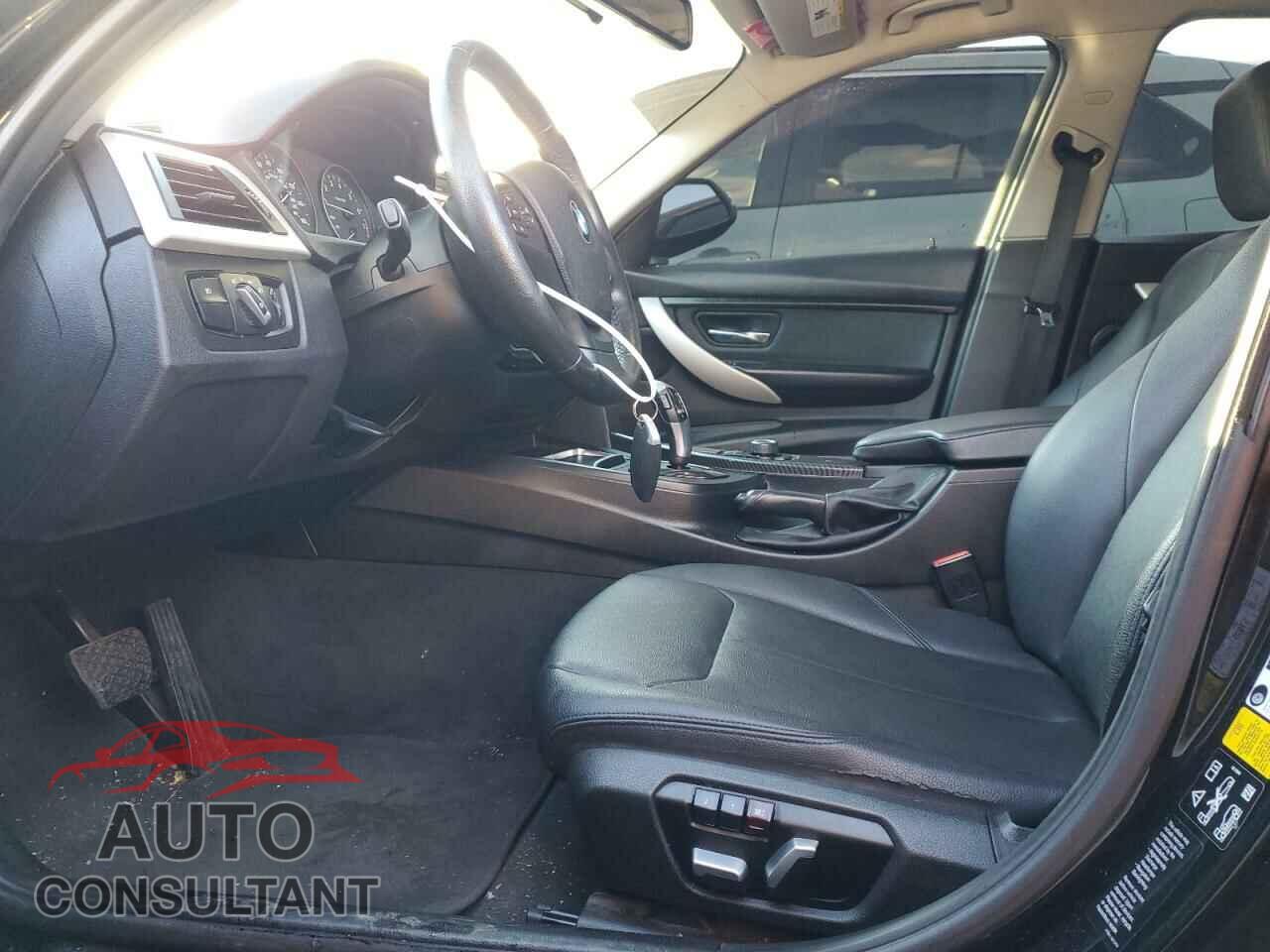 BMW 3 SERIES 2016 - WBA8A3C52GK688328