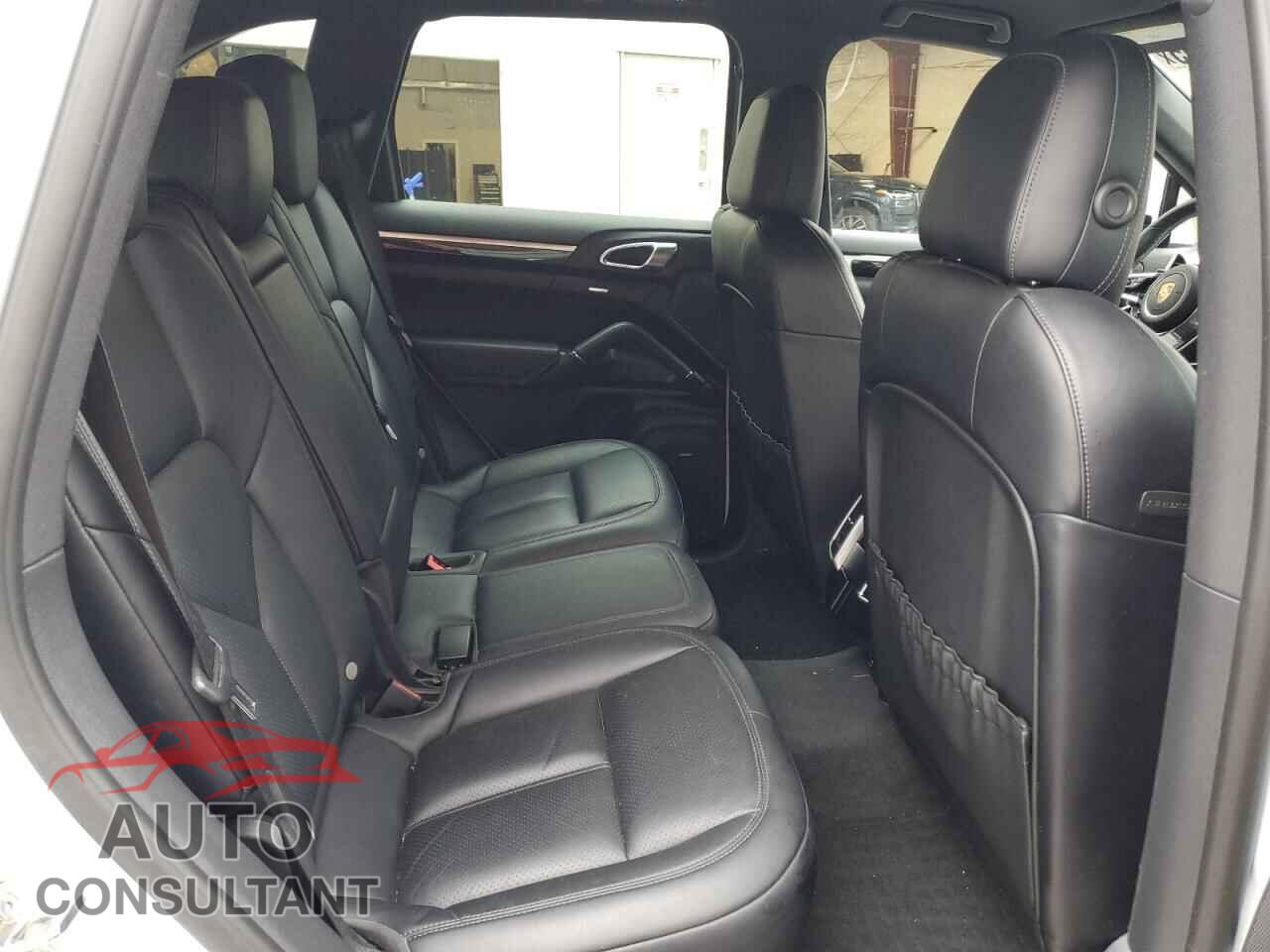PORSCHE CAYENNE 2015 - WP1AF2A21FLA30483
