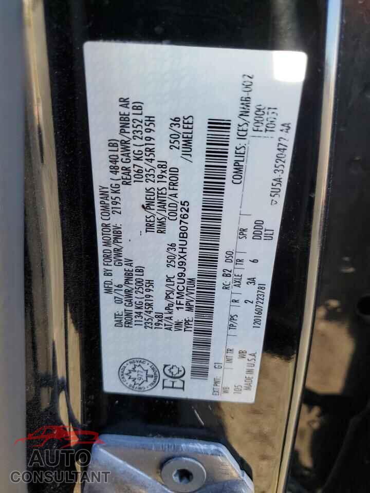 FORD ESCAPE 2017 - 1FMCU9J9XHUB07625
