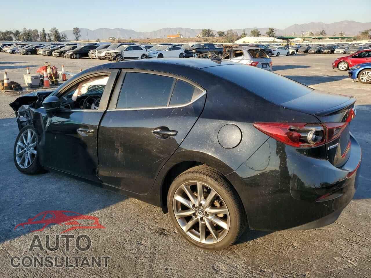 MAZDA 3 2018 - 3MZBN1W33JM247316