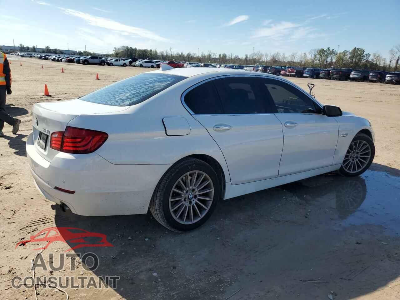 BMW 5 SERIES 2011 - WBAFR7C58BC805405