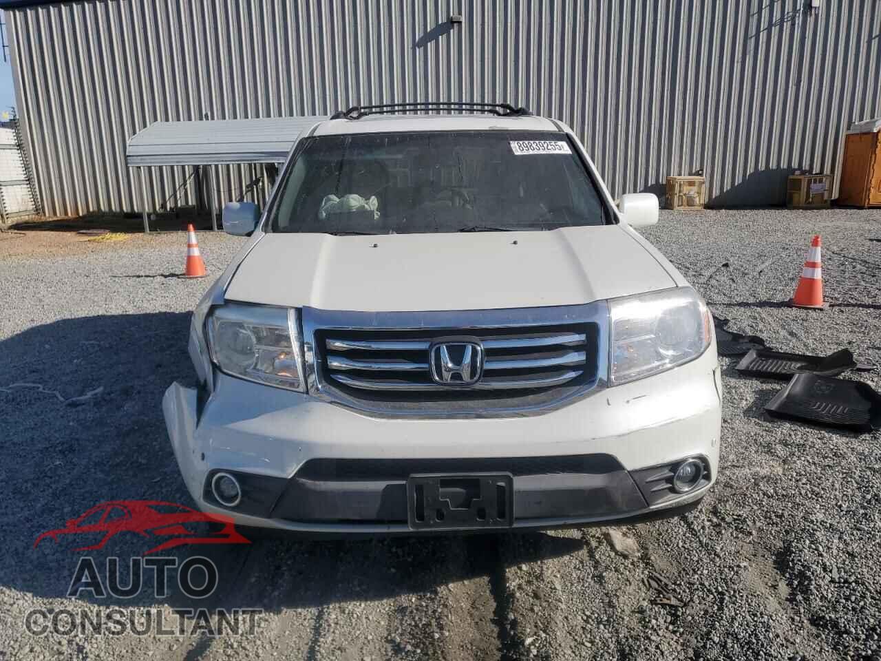 HONDA PILOT 2015 - 5FNYF4H90FB044201