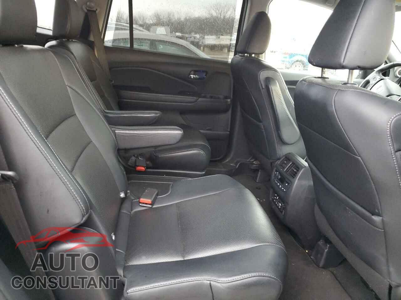 HONDA PILOT 2017 - 5FNYF6H06HB098943