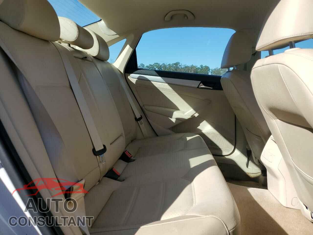 VOLKSWAGEN PASSAT 2012 - 1VWBP7A37CC097106