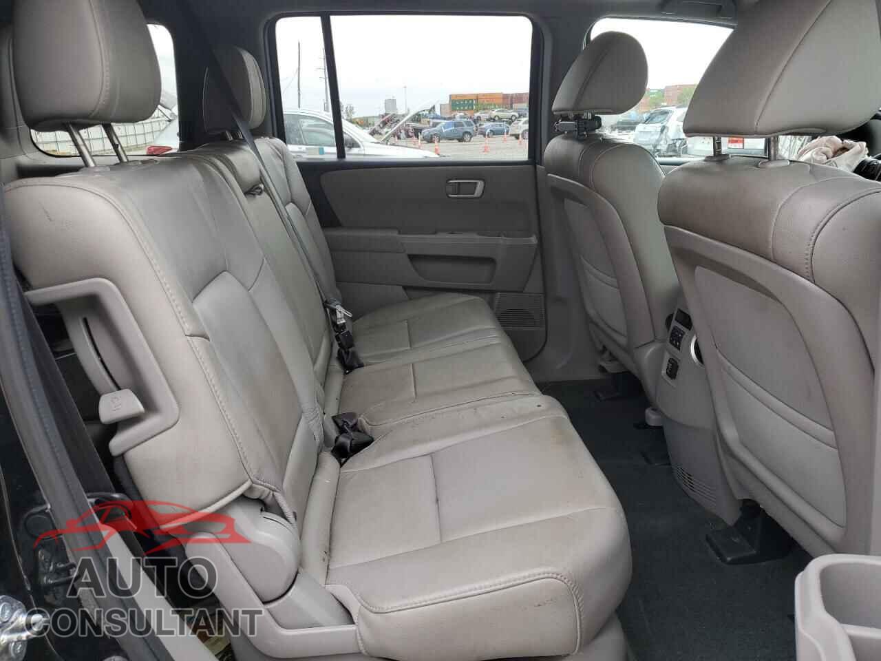 HONDA PILOT 2015 - 5FNYF4H58FB073040