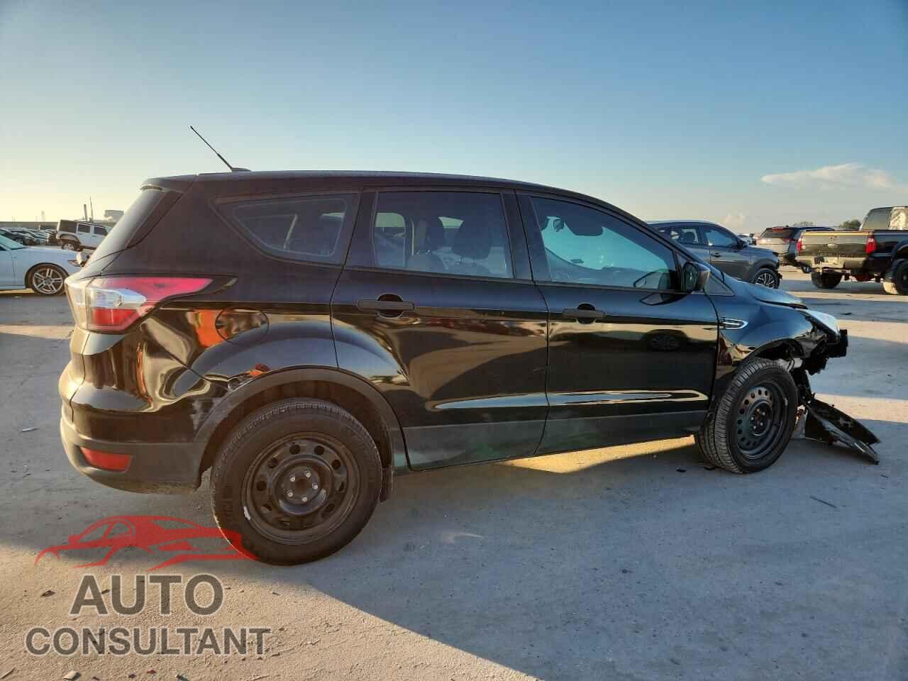 FORD ESCAPE 2017 - 1FMCU0F75HUE71843