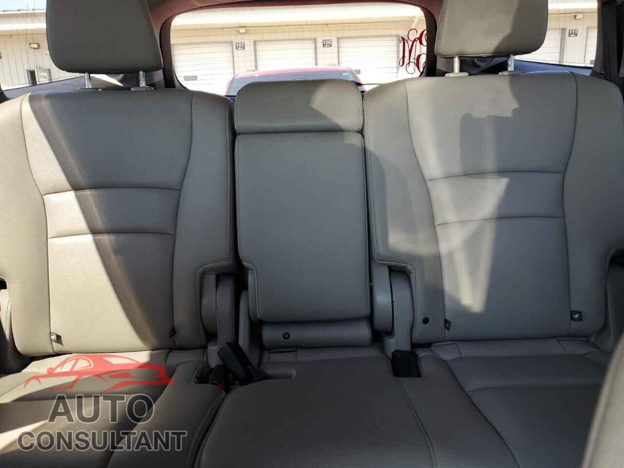 HONDA PILOT 2018 - 5FNYF6H95JB045963