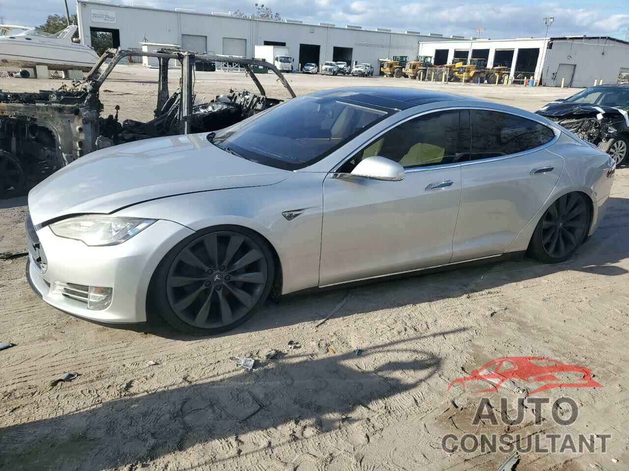 TESLA MODEL S 2013 - 5YJSA1DP7DFP17795