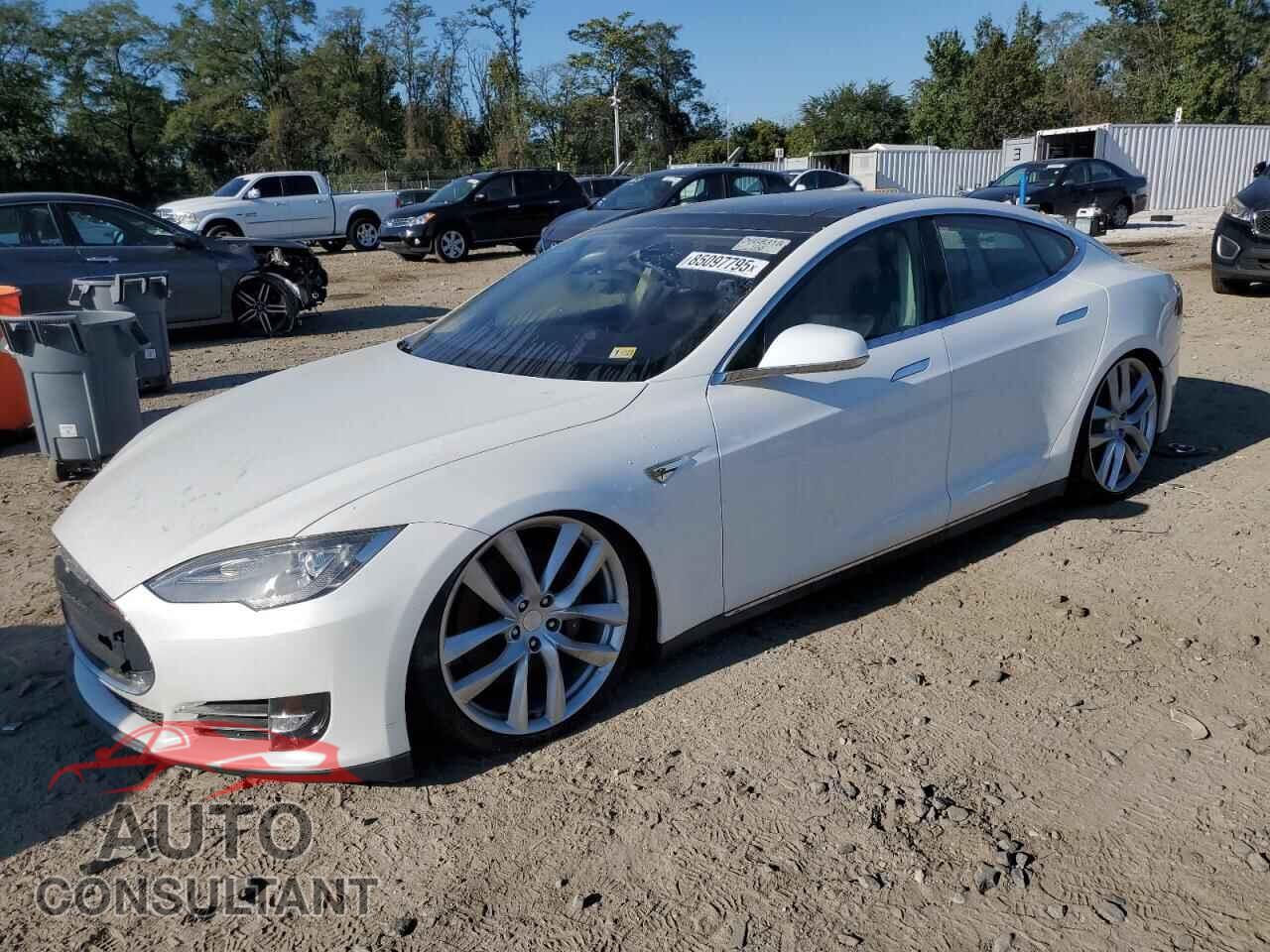 TESLA MODEL S 2013 - 5YJSA1CN4DFP06737