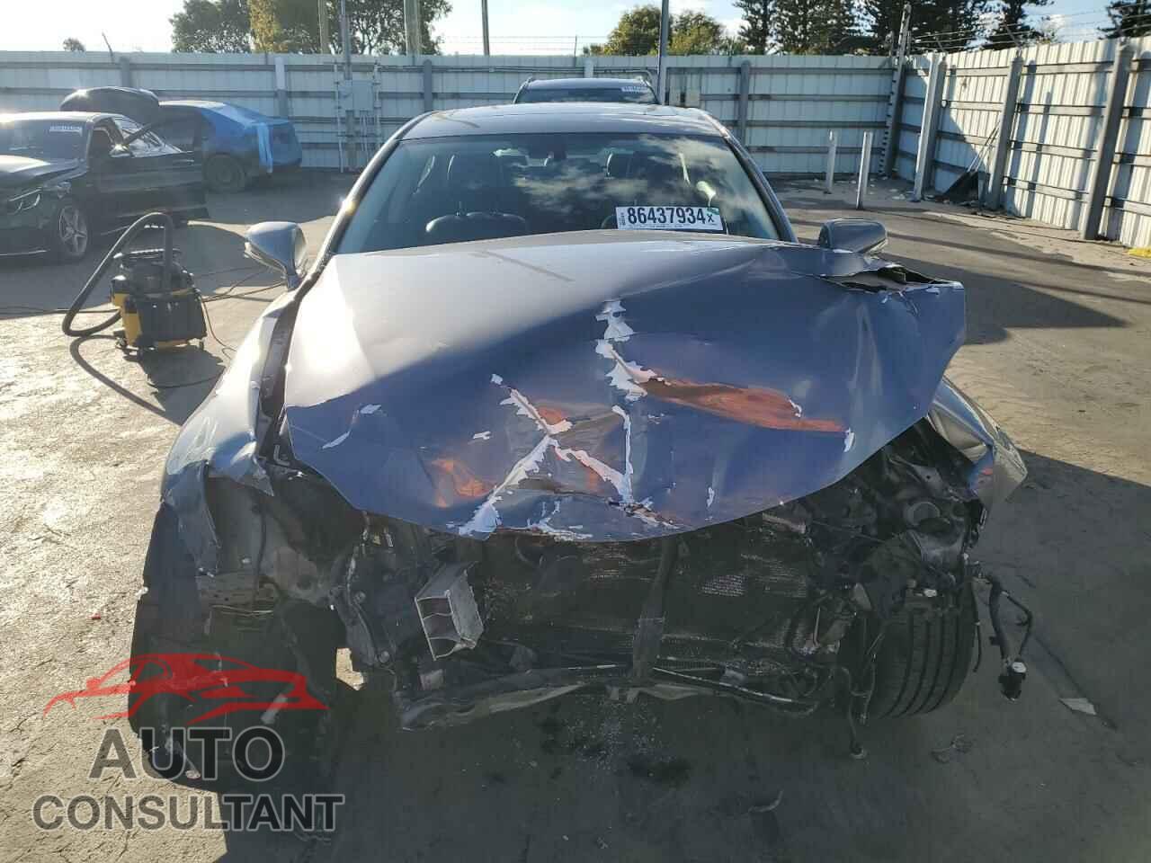 LEXUS IS 2012 - JTHCF5C23C5057417