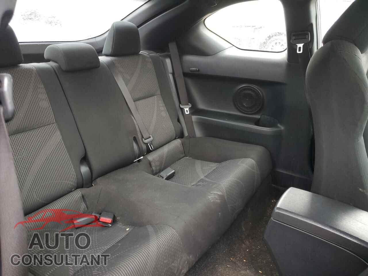 TOYOTA SCION 2013 - JTKJF5C75D3062659