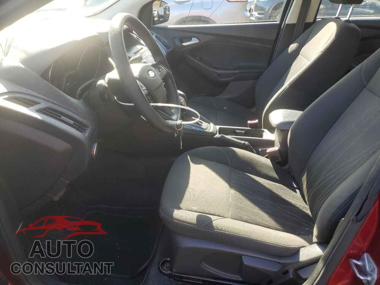 FORD FOCUS 2015 - 1FADP3F29FL208611