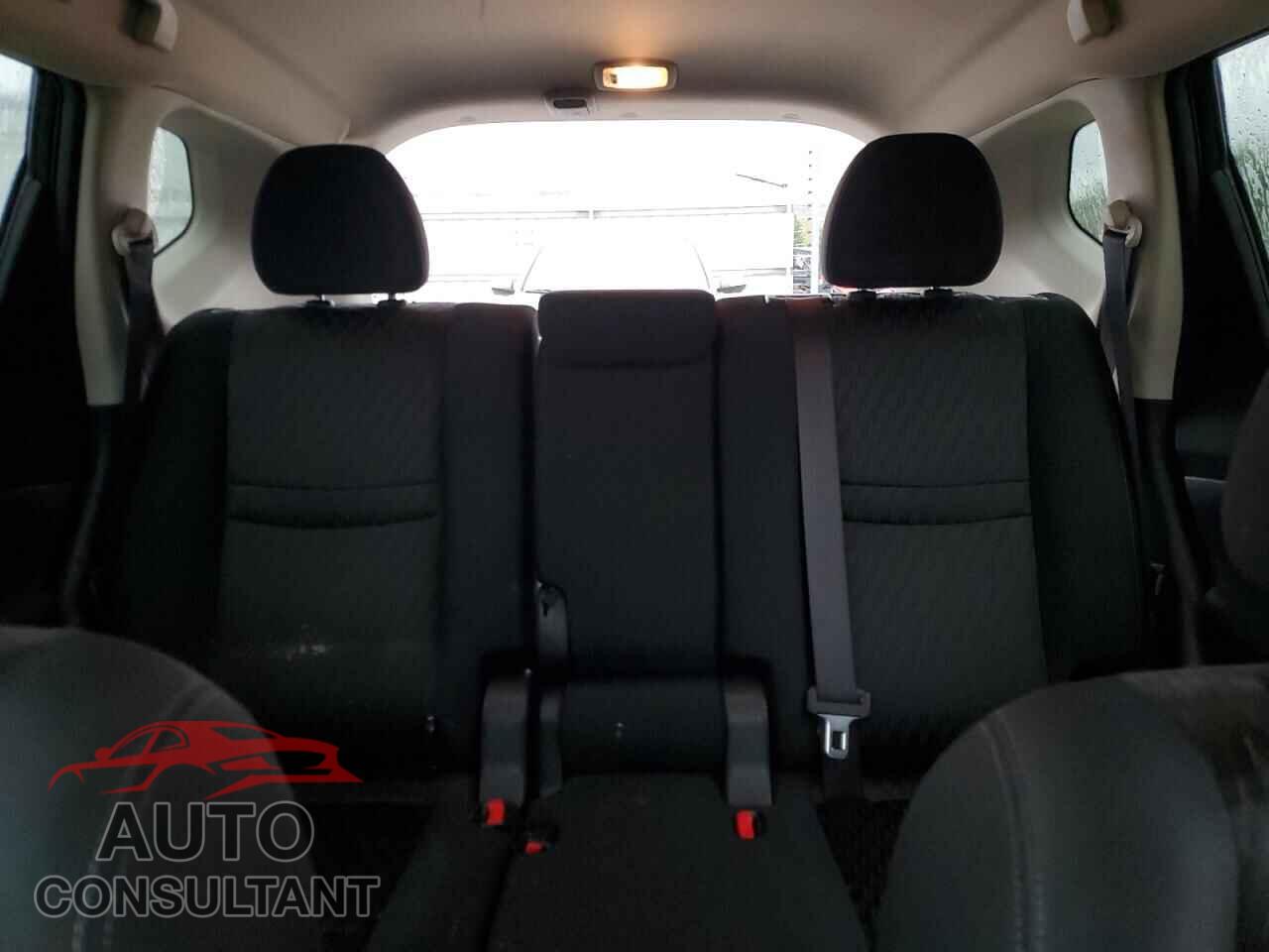 NISSAN ROGUE 2017 - KNMAT2MV6HP558130