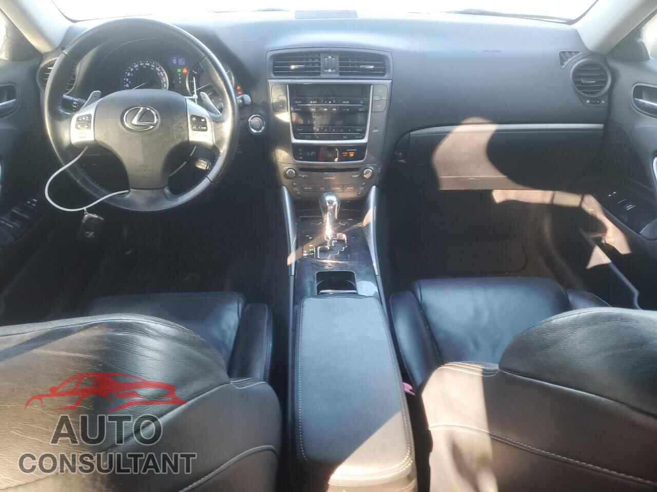LEXUS IS 2011 - JTHCF5C23B5045167