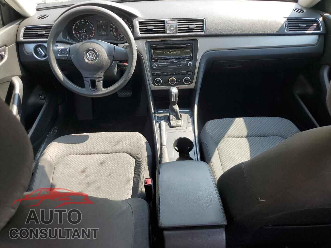 VOLKSWAGEN PASSAT 2012 - 1VWAH7A33CC018250