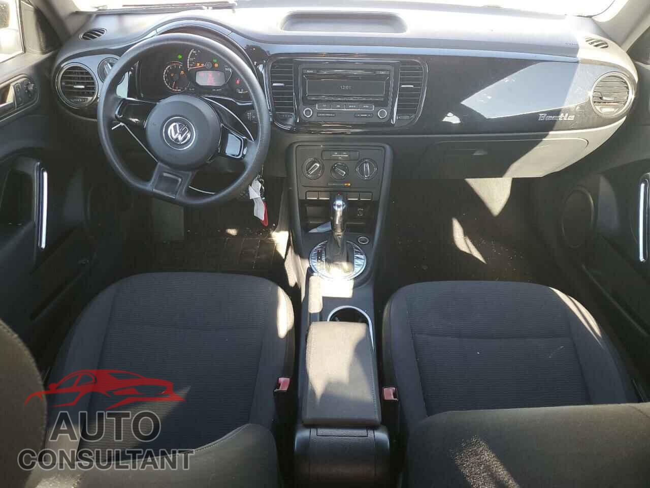 VOLKSWAGEN BEETLE 2014 - 3VWF17AT2EM641287