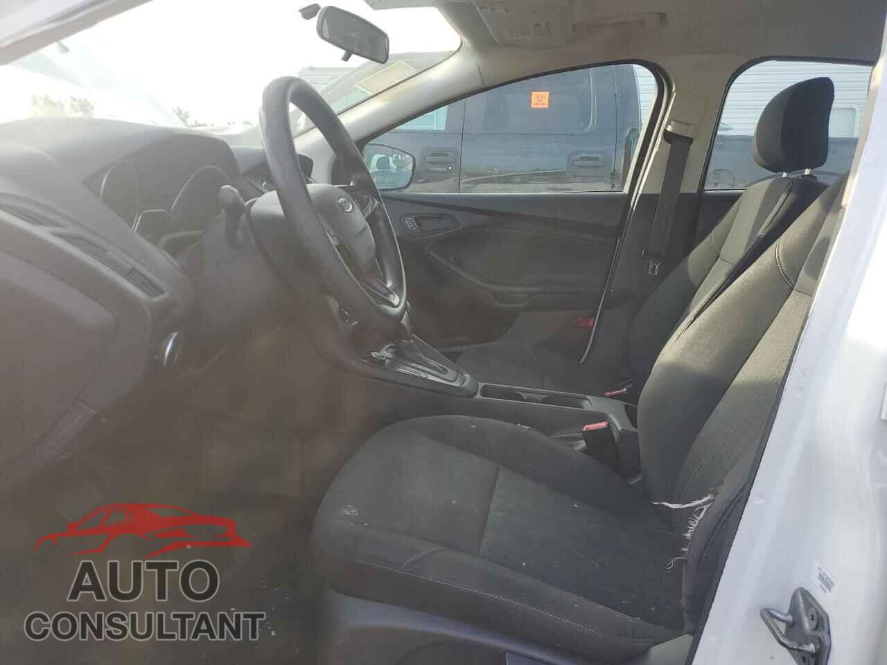 FORD FOCUS 2015 - 1FADP3E21FL305626