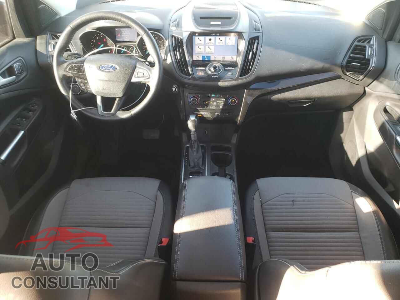 FORD ESCAPE 2017 - 1FMCU0JD6HUC31343