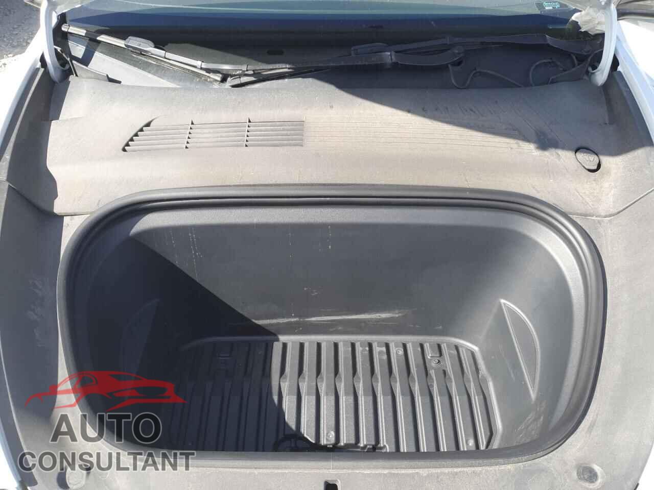 TESLA MODEL Y 2021 - 5YJYGDEE4MF192007